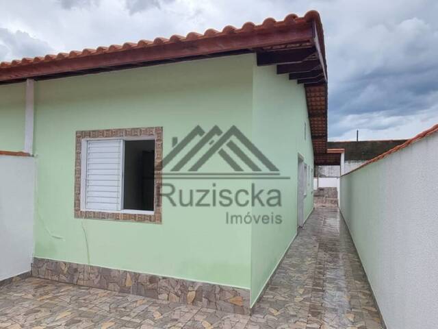 CASA COM PISCINA para Venda em Itanhaém - 2