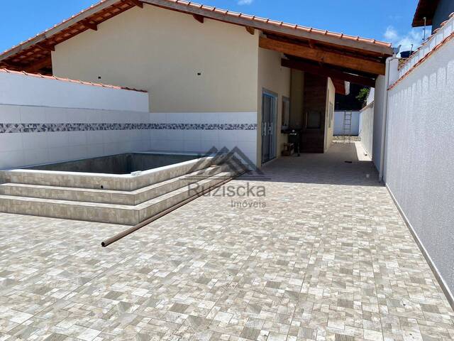 CASA COM PISCINA para Venda em Itanhaém - 2