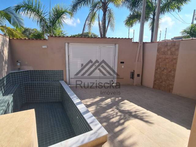CASA COM PISCINA para Venda em Itanhaém - 2