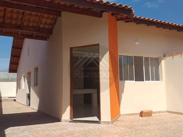 CASA COM PISCINA para Venda em Itanhaém - 2