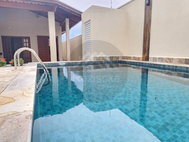 CASA COM PISCINA para Venda em Itanhaém - 2