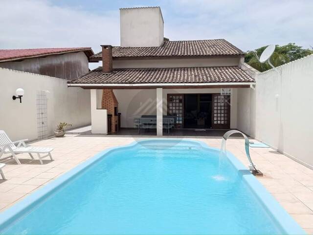 CASA COM PISCINA para Venda em Itanhaém - 2
