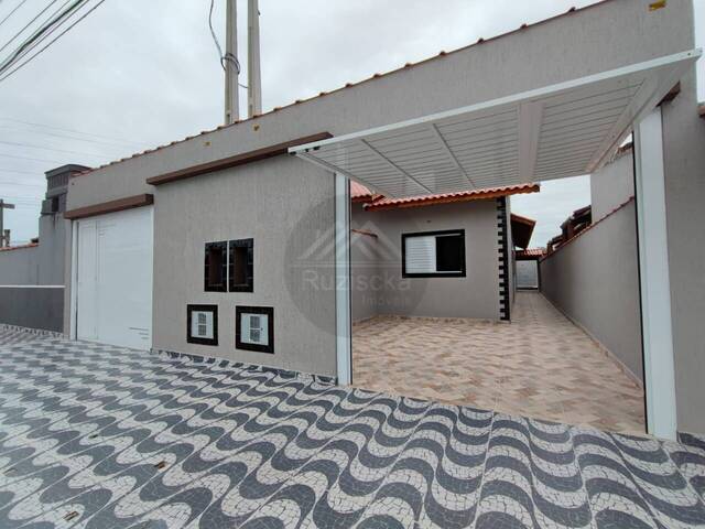 CASA COM PISCINA para Venda em Itanhaém - 2