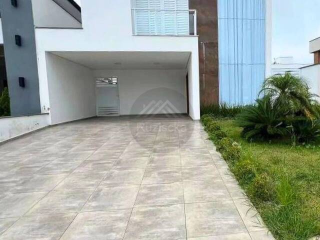 CASA COM PISCINA para Venda em Itanhaém - 2