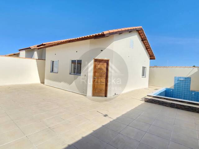 CASA COM PISCINA para Venda em Itanhaém - 2