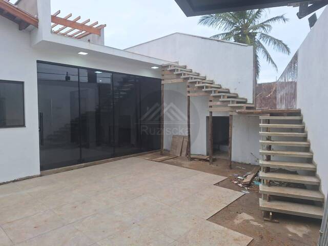 CASA COM PISCINA para Venda em Itanhaém - 2