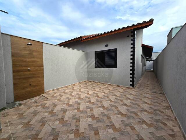 CASA COM PISCINA para Venda em Itanhaém - 2