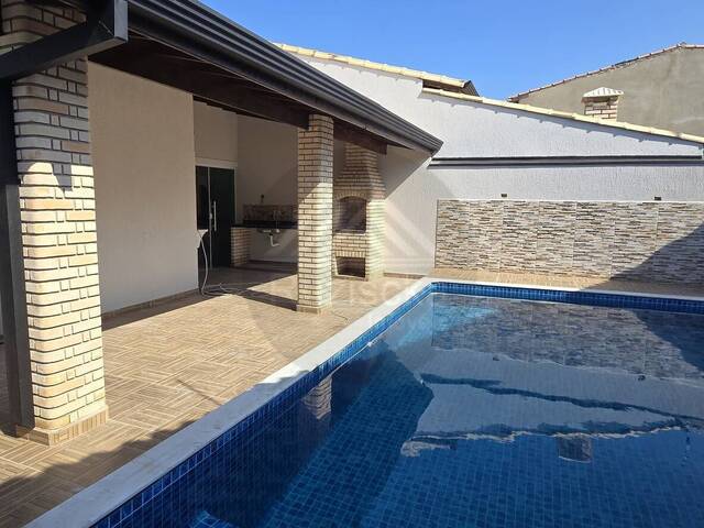 CASA COM PISCINA para Venda em Itanhaém - 2