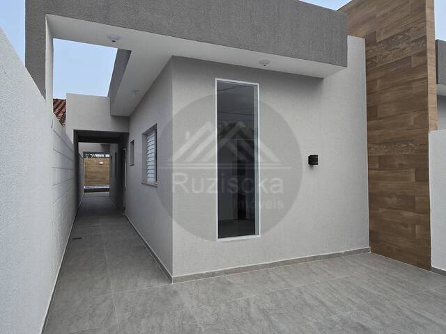 CASA COM PISCINA para Venda em Itanhaém - 2