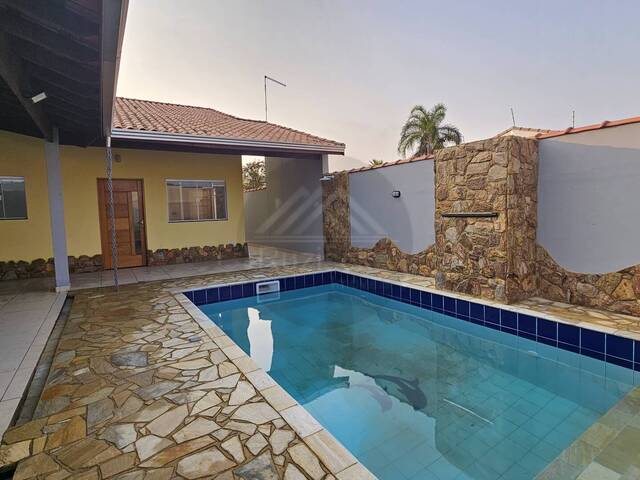 CASA COM PISCINA para Venda em Itanhaém - 2