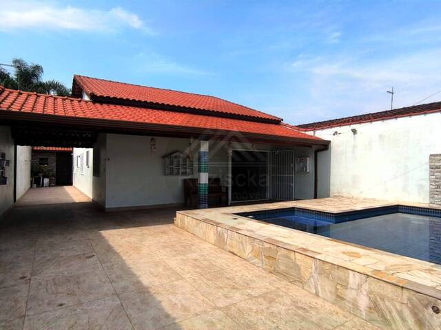 CASA COM PISCINA para Venda em Itanhaém - 2