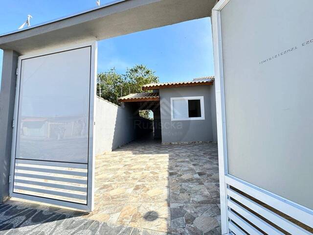 CASA COM PISCINA para Venda em Itanhaém - 2