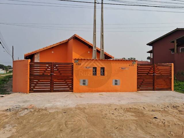 CASA COM PISCINA para Venda em Itanhaém - 2