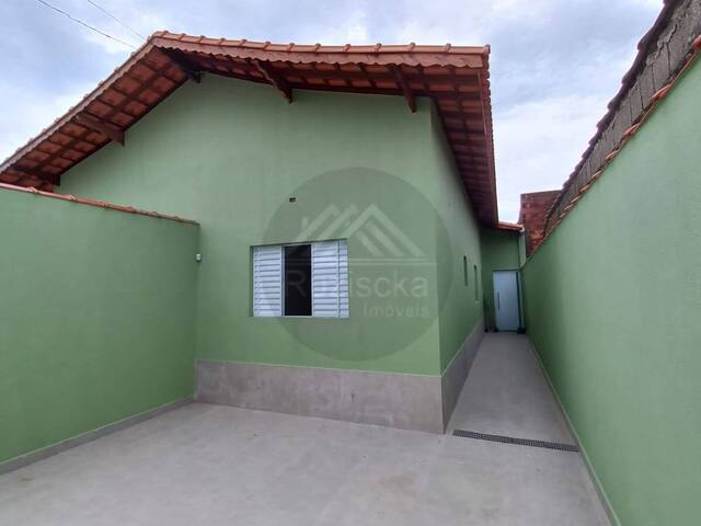 CASA COM PISCINA para Venda em Mongaguá - 2