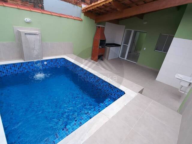 CASA COM PISCINA para Venda em Mongaguá - 4