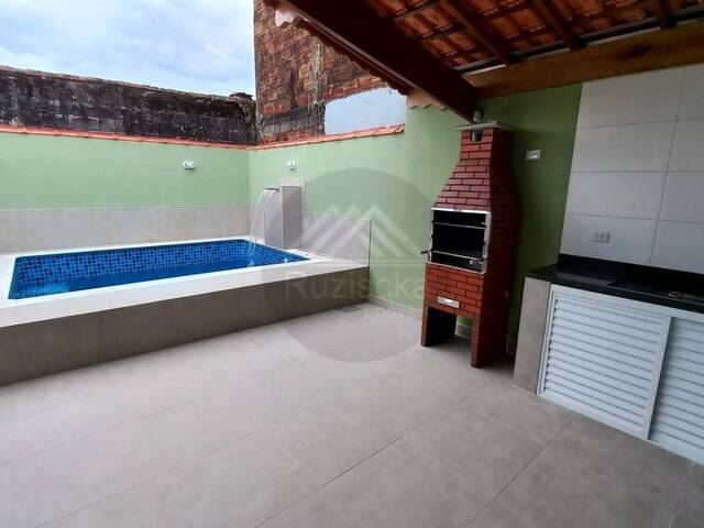 CASA COM PISCINA para Venda em Mongaguá - 5