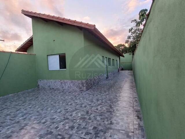 CASA COM PISCINA para Venda em Itanhaém - 2