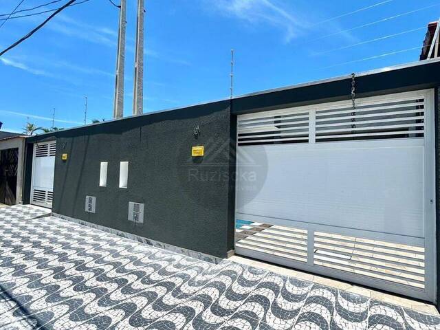 CASA COM PISCINA para Venda em Mongaguá - 3