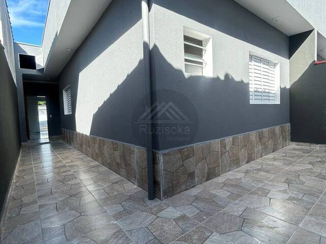 CASA COM PISCINA para Venda em Mongaguá - 5