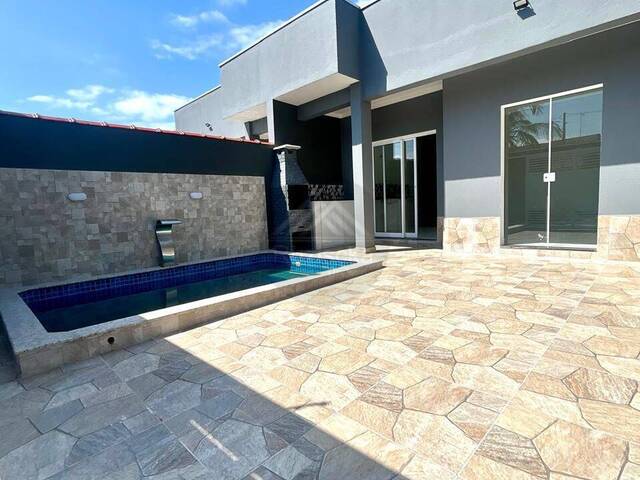 CASA COM PISCINA para Venda em Mongaguá - 4