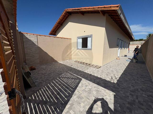 CASA COM PISCINA para Venda em Itanhaém - 4
