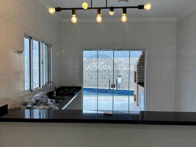 CASA COM PISCINA para Venda em Mongaguá - 5