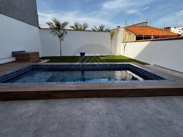 CASA COM PISCINA para Venda em Itanhaém - 2