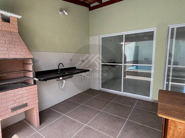 CASA COM PISCINA para Venda em Mongaguá - 2