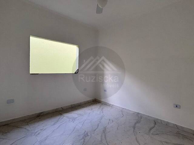 CASA COM PISCINA para Venda em Mongaguá - 5