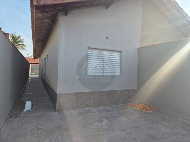 CASA COM PISCINA para Venda em Itanhaém - 2