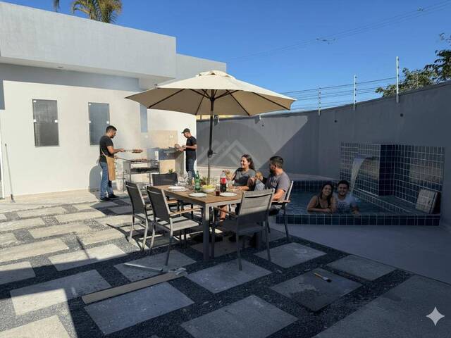 CASA COM PISCINA para Venda em Itanhaém - 2