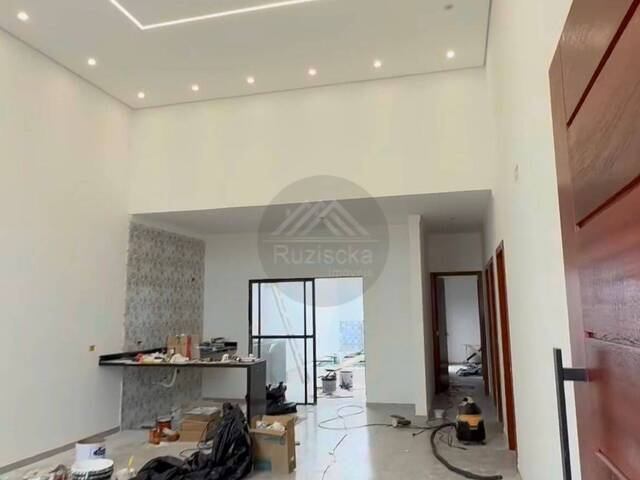 CASA COM PISCINA para Venda em Itanhaém - 2