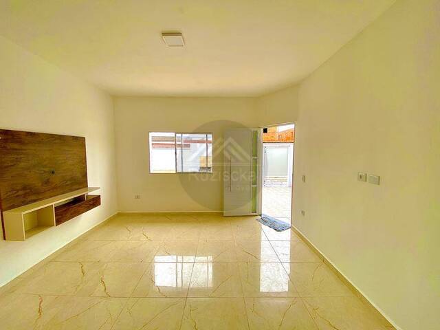 CASA COM PISCINA para Venda em Itanhaém - 4