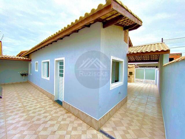 CASA COM PISCINA para Venda em Itanhaém - 2