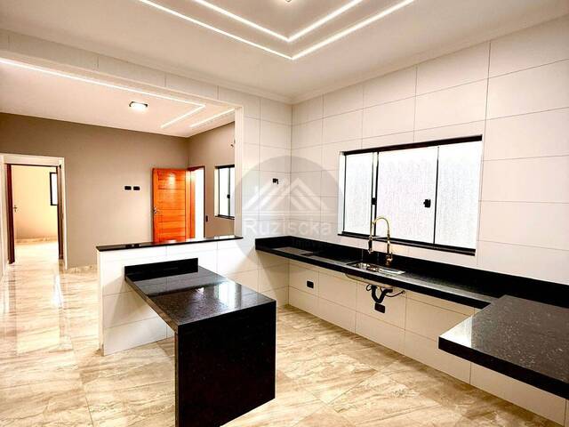 CASA COM PISCINA para Venda em Itanhaém - 5