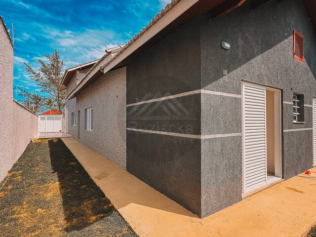 CASA COM PISCINA para Venda em Itanhaém - 5