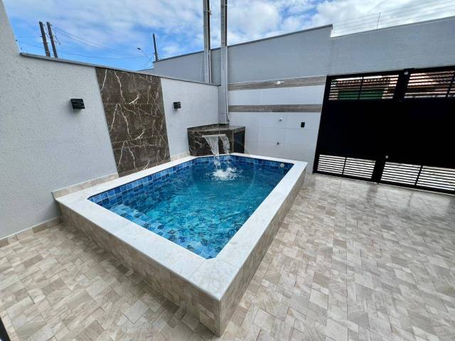 CASA COM PISCINA para Venda em Mongaguá - 5
