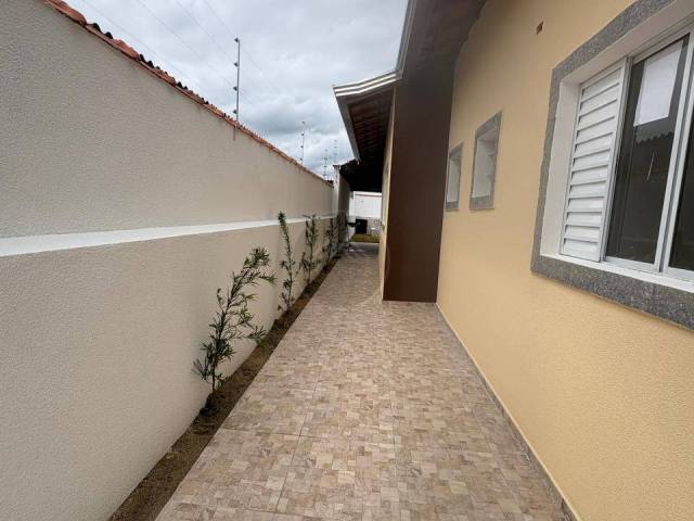 CASA COM PISCINA para Venda em Itanhaém - 2