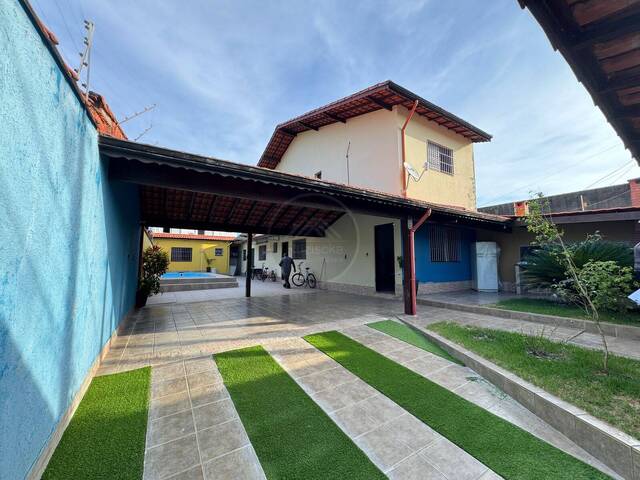 CASA COM PISCINA para Venda em Peruíbe - 2