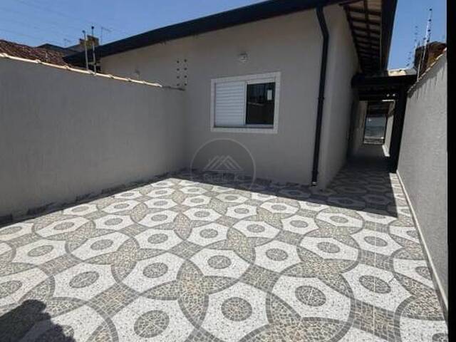 CASA COM PISCINA para Venda em Itanhaém - 2