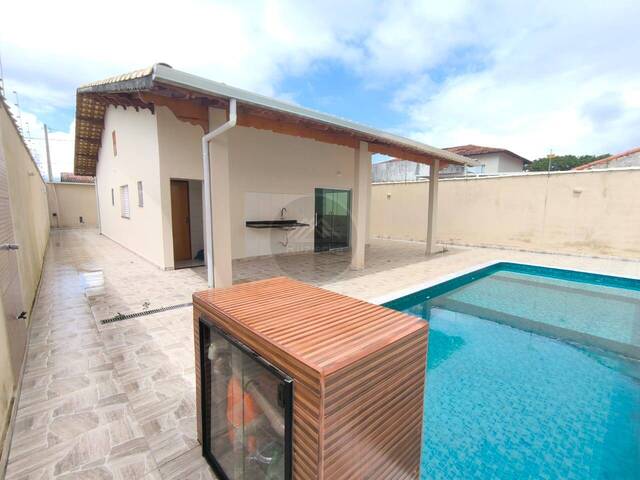 CASA COM PISCINA para Venda em Itanhaém - 2