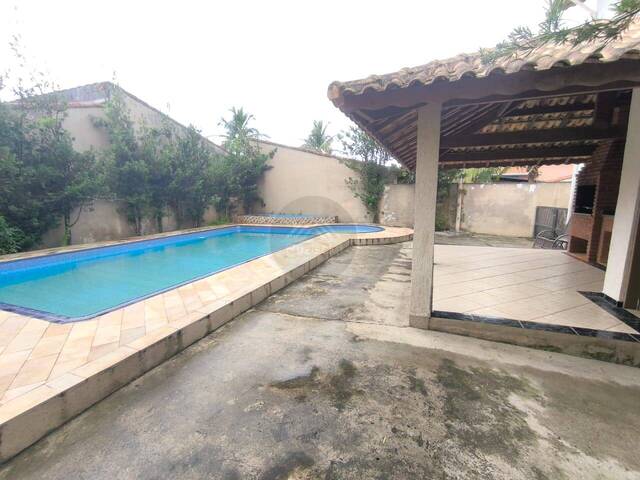 CASA COM PISCINA para Venda em Itanhaém - 2