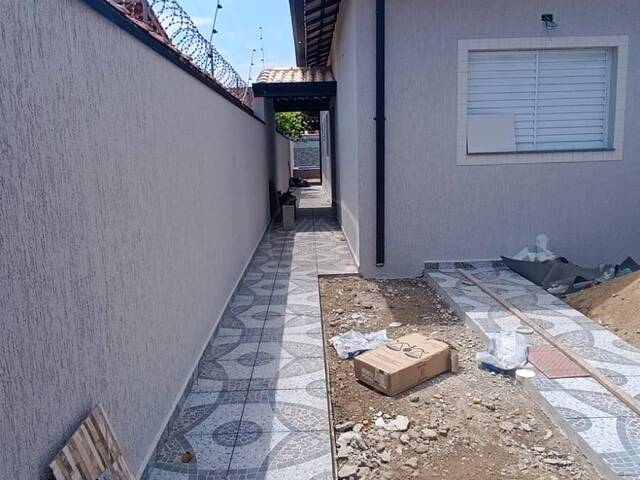 CASA COM PISCINA para Venda em Itanhaém - 2