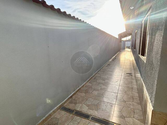 CASA COM PISCINA para Venda em Mongaguá - 5