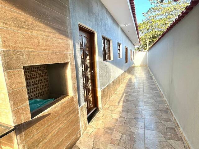 CASA COM PISCINA para Venda em Mongaguá - 4