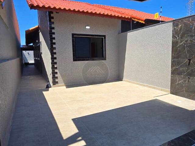 CASA COM PISCINA para Venda em Itanhaém - 2