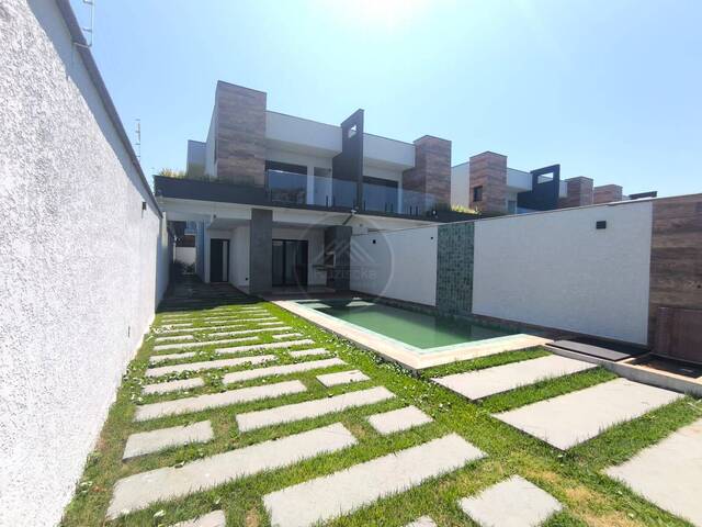 CASA COM PISCINA para Venda em Itanhaém - 2