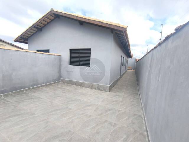 CASA COM PISCINA para Venda em Itanhaém - 2