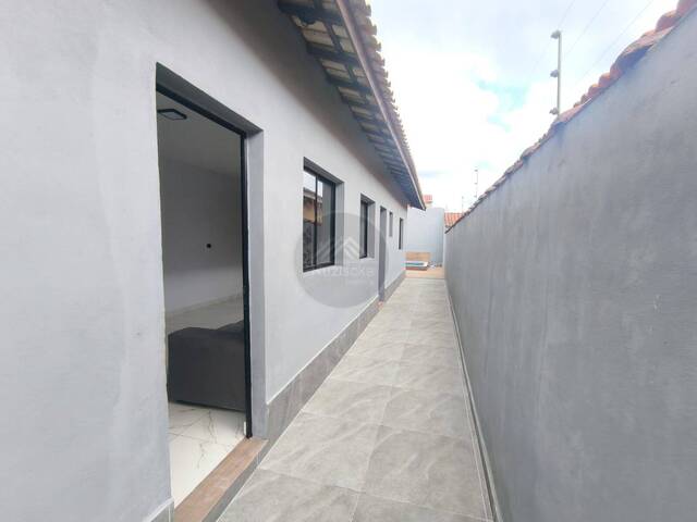 CASA COM PISCINA para Venda em Itanhaém - 3