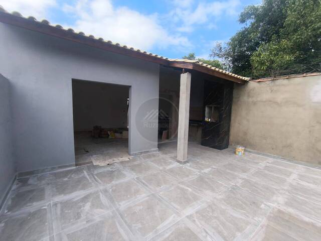 CASA COM PISCINA para Venda em Itanhaém - 2